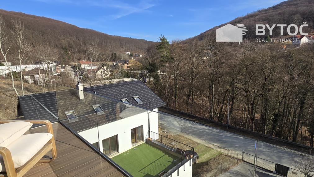 Exkluzívne luxusné bývanie v srdci prírody – Marianka, 13 km od centra Bratislavy.