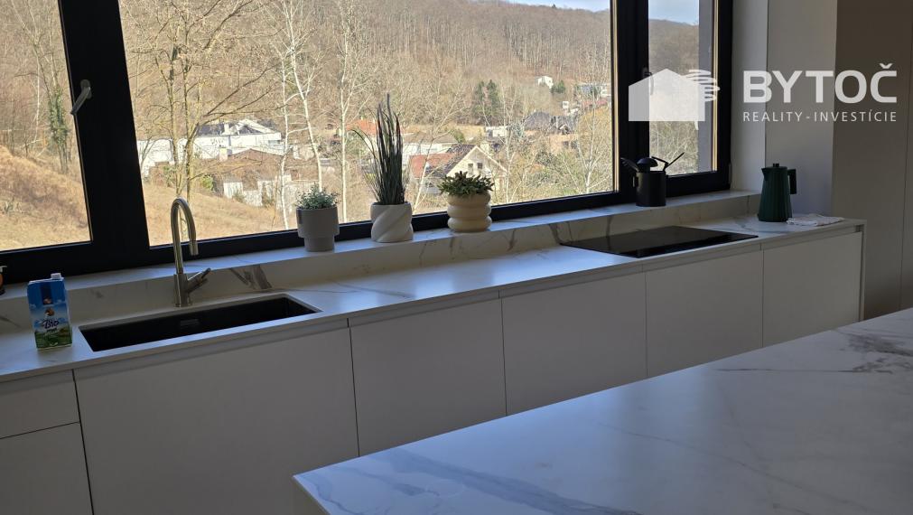 Exkluzívne luxusné bývanie v srdci prírody – Marianka, 13 km od centra Bratislavy.