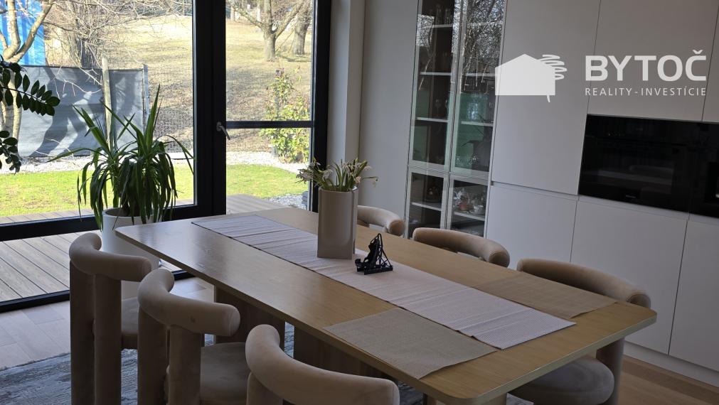 Exkluzívne luxusné bývanie v srdci prírody – Marianka, 13 km od centra Bratislavy.