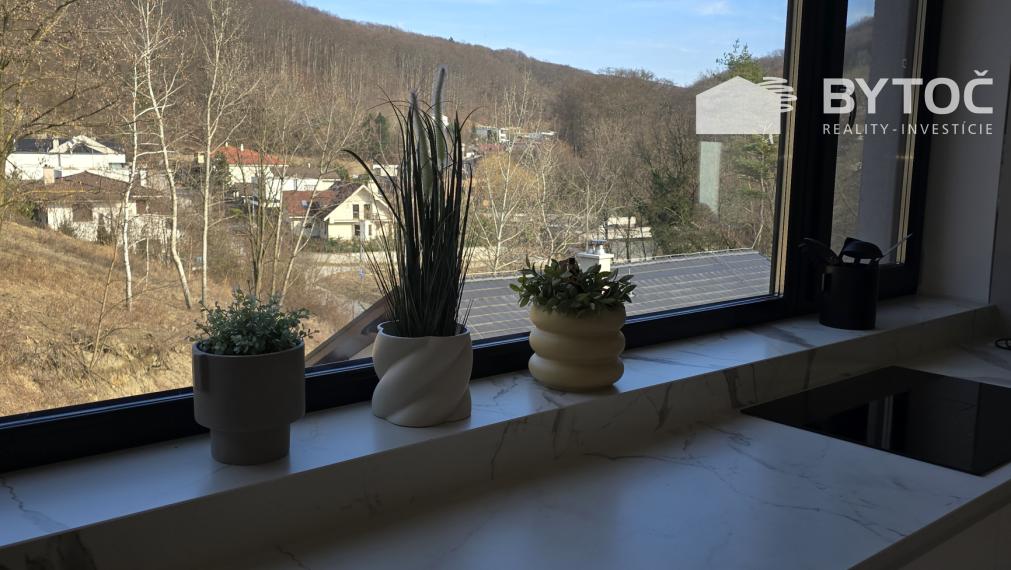 Exkluzívne luxusné bývanie v srdci prírody – Marianka, 13 km od centra Bratislavy.