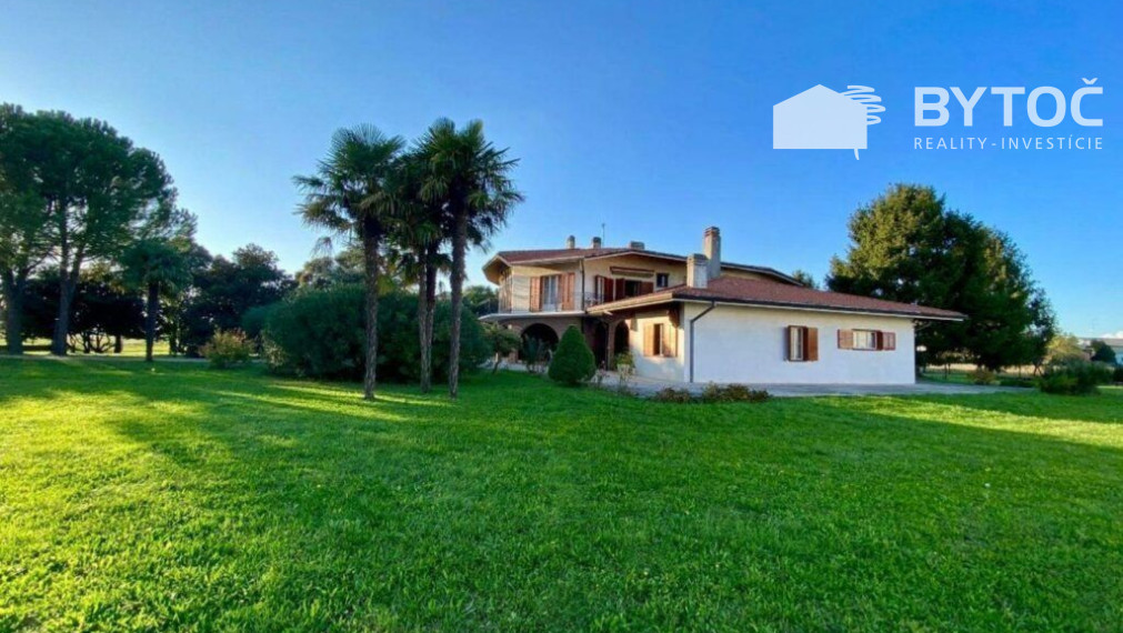 PREDANÉ!  Pekná villa s dvomi bytmi a záhradou v Taliansku pri ostrove Grado - Fiumicello!