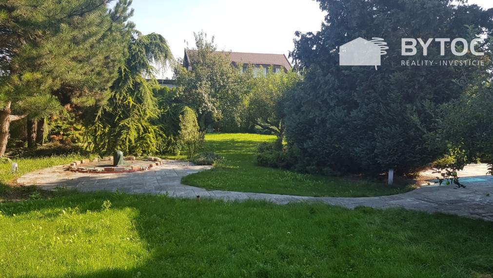 BYTOČ RK - Predaj priestranného domu s bazénom a miestnosťou na fitness na Mostnej ul. v BA-Vrakuňa