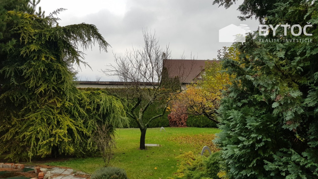 BYTOČ RK - Predaj priestranného domu s bazénom a miestnosťou na fitness na Mostnej ul. v BA-Vrakuňa