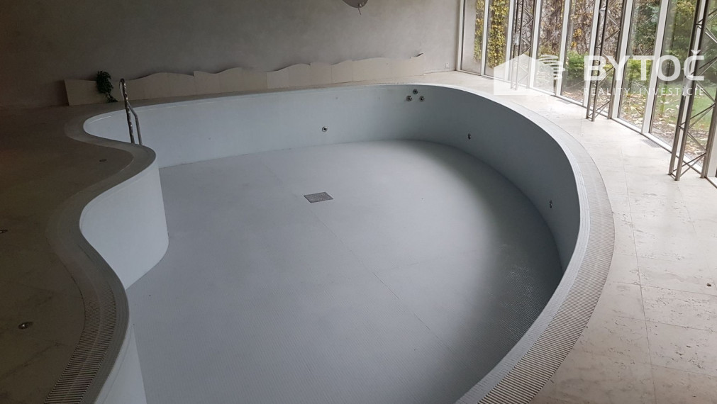 BYTOČ RK - Predaj priestranného domu s bazénom a miestnosťou na fitness na Mostnej ul. v BA-Vrakuňa