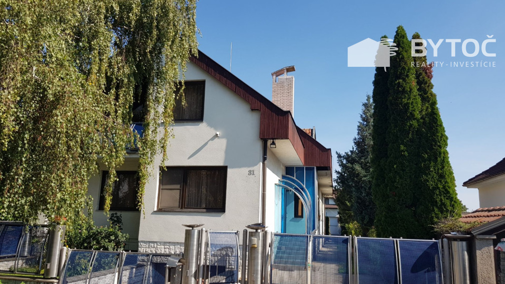 BYTOČ RK - Predaj priestranného RD s garážou na Mostnej ul. - BA-Vrakuňa