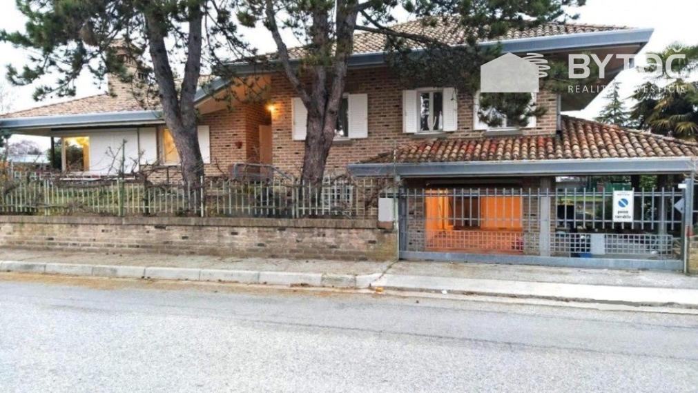 BYTOČ RK - samostatná 6,5-izb. vila s garážou a záhradou v Taliansku pri ostrove Grado - Aquileia!