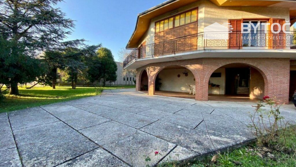 PREDANÉ!  Pekná villa s dvomi bytmi a záhradou v Taliansku pri ostrove Grado - Fiumicello!