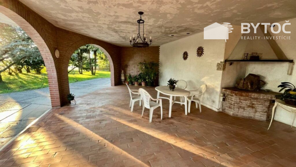 PREDANÉ!  Pekná villa s dvomi bytmi a záhradou v Taliansku pri ostrove Grado - Fiumicello!