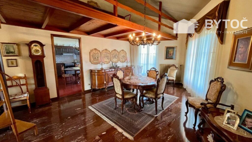 PREDANÉ!  Pekná villa s dvomi bytmi a záhradou v Taliansku pri ostrove Grado - Fiumicello!