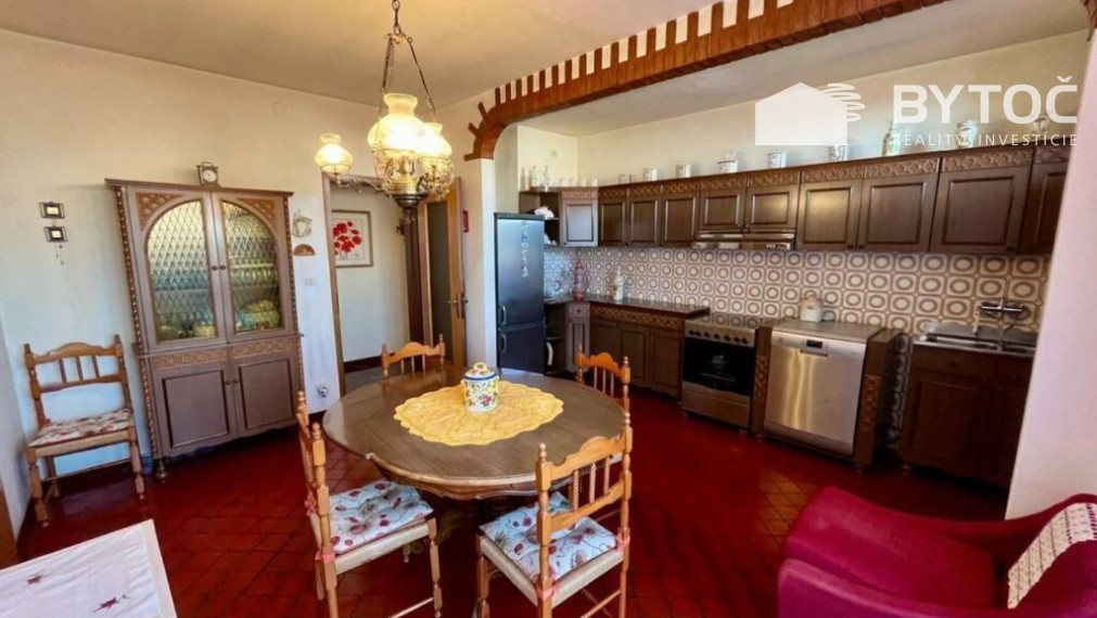 PREDANÉ!  Pekná villa s dvomi bytmi a záhradou v Taliansku pri ostrove Grado - Fiumicello!