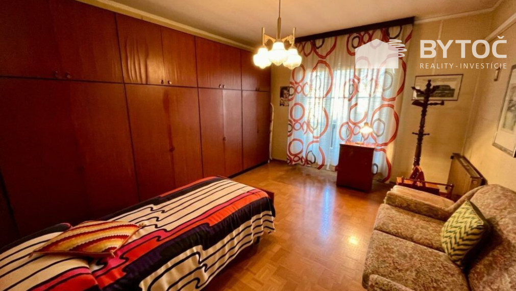 PREDANÉ!  Pekná villa s dvomi bytmi a záhradou v Taliansku pri ostrove Grado - Fiumicello!