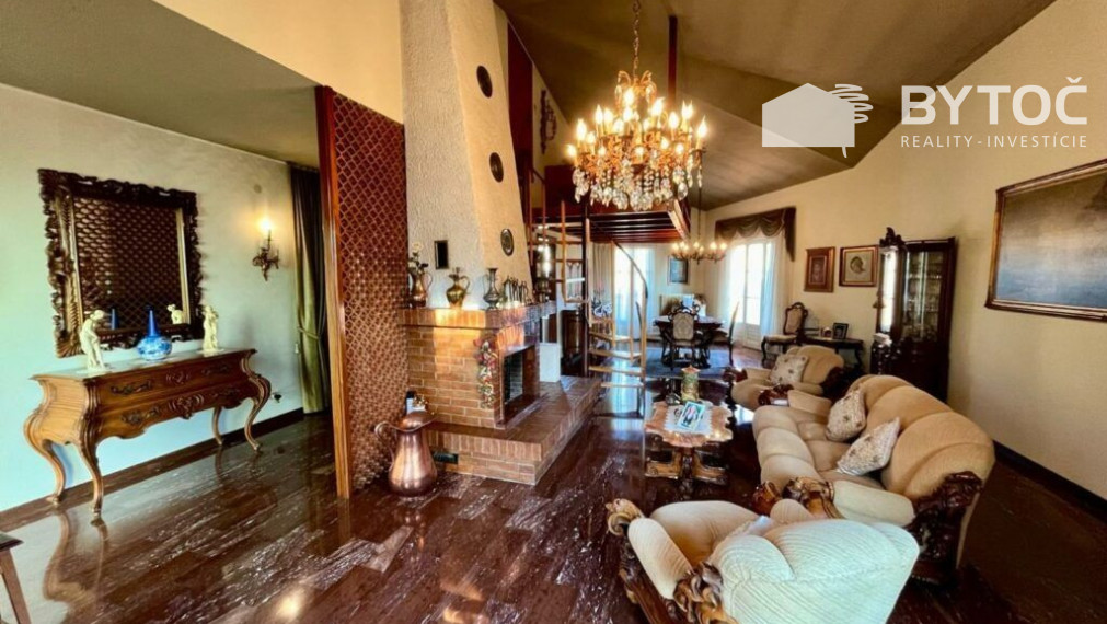 PREDANÉ!  Pekná villa s dvomi bytmi a záhradou v Taliansku pri ostrove Grado - Fiumicello!