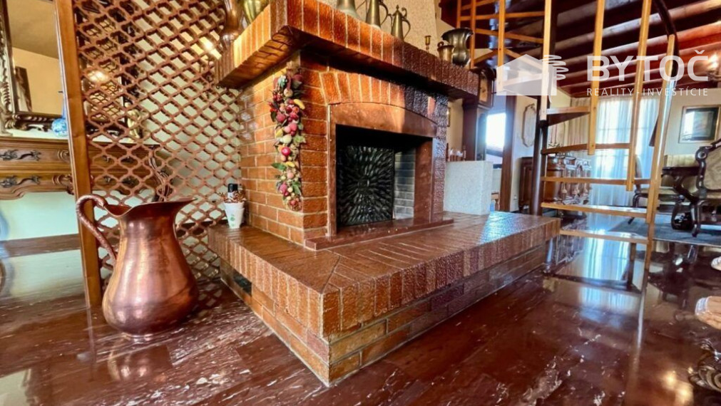 PREDANÉ!  Pekná villa s dvomi bytmi a záhradou v Taliansku pri ostrove Grado - Fiumicello!