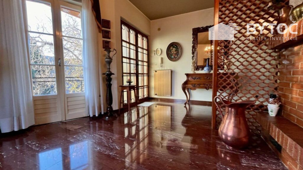 PREDANÉ!  Pekná villa s dvomi bytmi a záhradou v Taliansku pri ostrove Grado - Fiumicello!