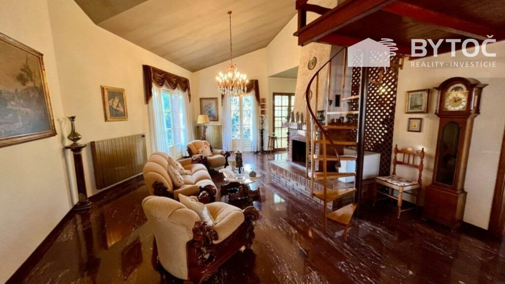 PREDANÉ!  Pekná villa s dvomi bytmi a záhradou v Taliansku pri ostrove Grado - Fiumicello!