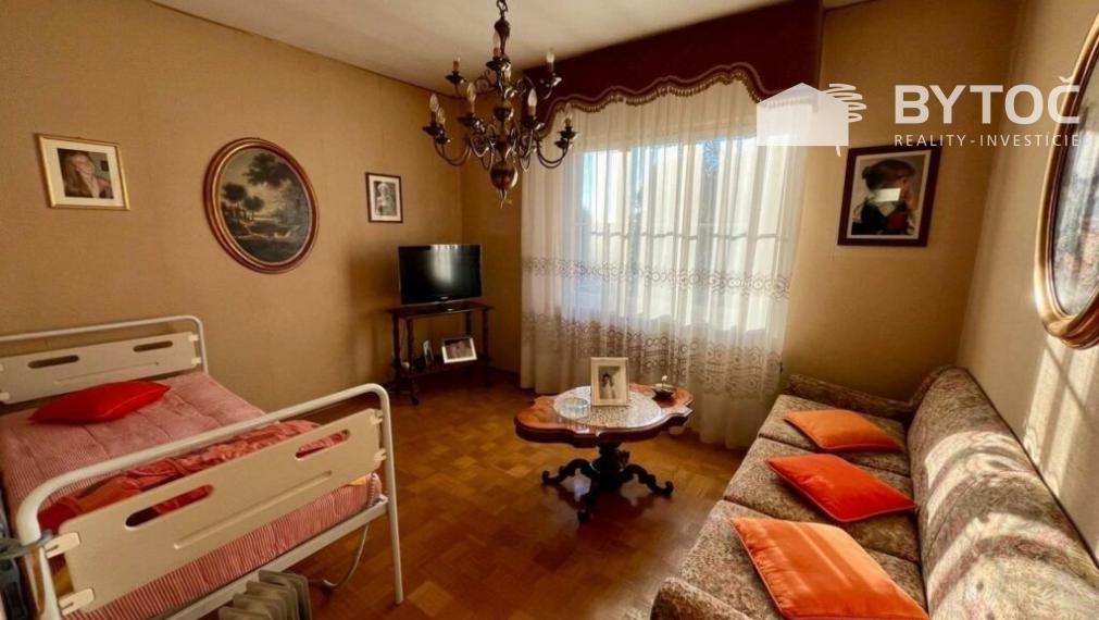 PREDANÉ!  Pekná villa s dvomi bytmi a záhradou v Taliansku pri ostrove Grado - Fiumicello!