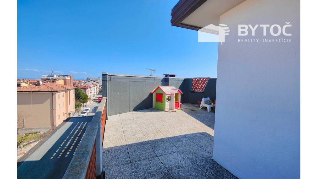 PREDANÉ! 3-izb. byt s obrovskou terasou v Taliansku na ostrove Grado - Cittá Giardino
