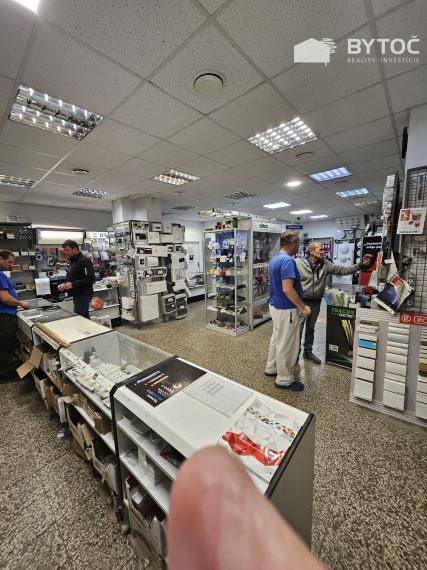 BYTOČ RK – Predaj obchodného a skladového priestoru s nakladacou  rampou – m.č. Petržalka , Bratislava.