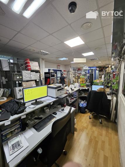 BYTOČ RK – Predaj obchodného a skladového priestoru s nakladacou  rampou – m.č. Petržalka , Bratislava.