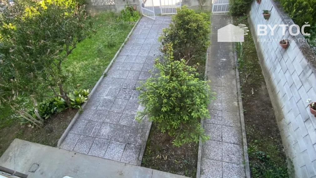 BYTOČ RK - radový 7-izb. RD so záhradkou v Taliansku na ostrove Grado - Cittá Giardino