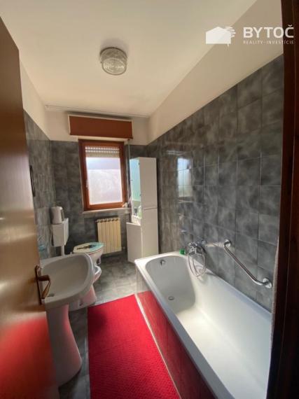 BYTOČ RK - radový 7-izb. RD so záhradkou v Taliansku na ostrove Grado - Cittá Giardino