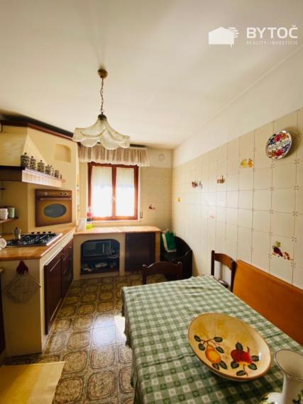 BYTOČ RK - radový 7-izb. RD so záhradkou v Taliansku na ostrove Grado - Cittá Giardino