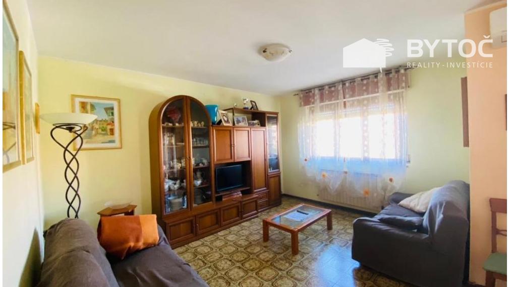 BYTOČ RK - radový 7-izb. RD so záhradkou v Taliansku na ostrove Grado - Cittá Giardino