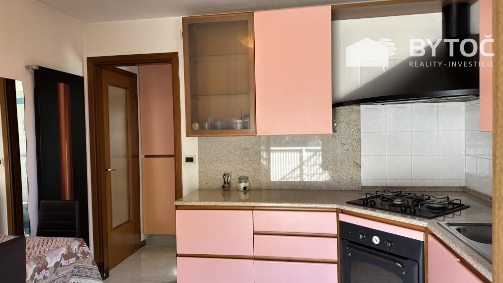 PREDANÉ! 3-izb. mezonet s terasou a parkovaním v Taliansku na ostrove Grado - Pineta