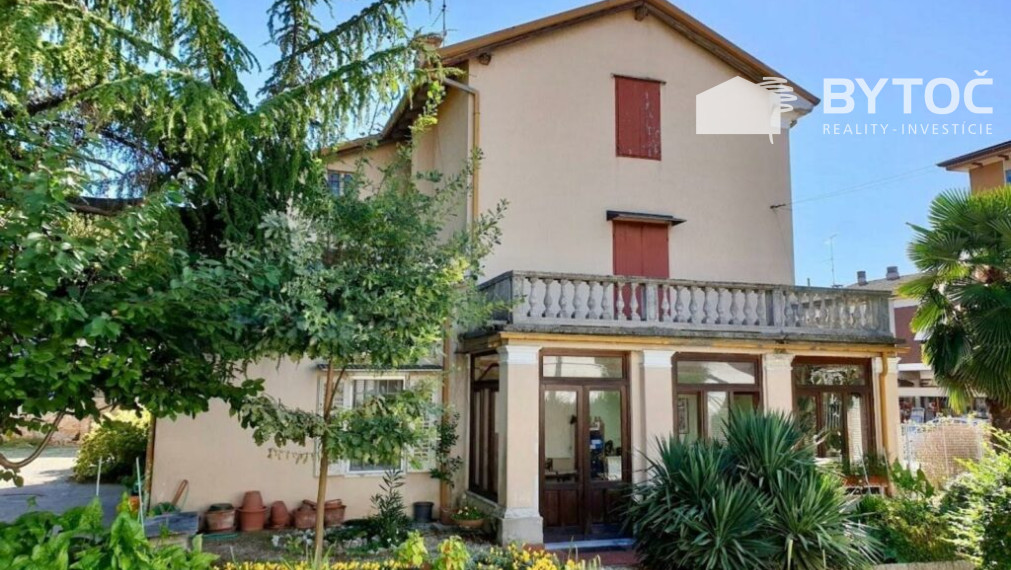 BYTOČ RK - historická 3-poch. villa s krásnou veľkou záhradou v Taliansku pri ostrove Grado - Fiumicello!