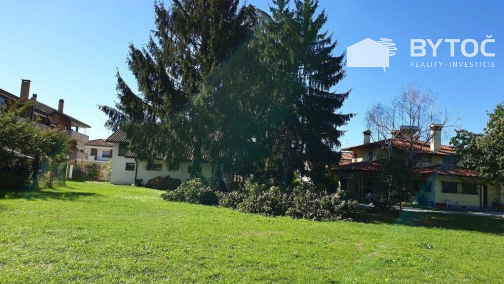 BYTOČ RK - historická 3-poch. villa s krásnou veľkou záhradou v Taliansku pri ostrove Grado - Fiumicello!