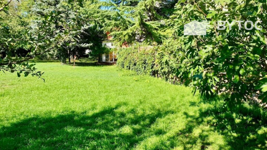 BYTOČ RK - historická 3-poch. villa s krásnou veľkou záhradou v Taliansku pri ostrove Grado - Fiumicello!