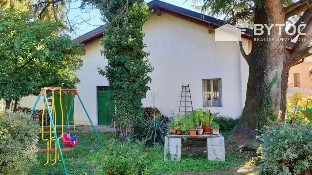 BYTOČ RK - historická 3-poch. villa s krásnou veľkou záhradou v Taliansku pri ostrove Grado - Fiumicello!