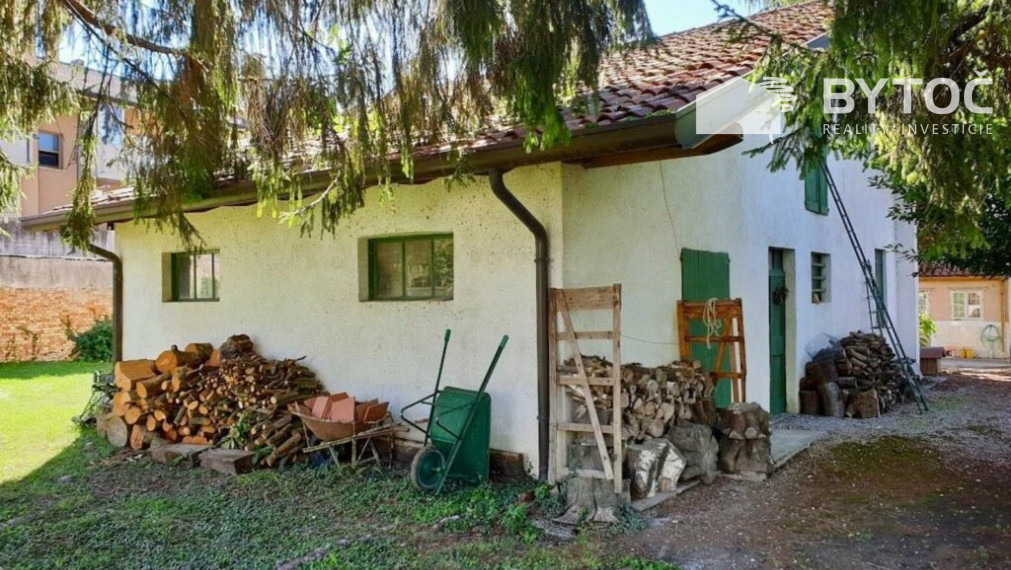 BYTOČ RK - historická 3-poch. villa s krásnou veľkou záhradou v Taliansku pri ostrove Grado - Fiumicello!