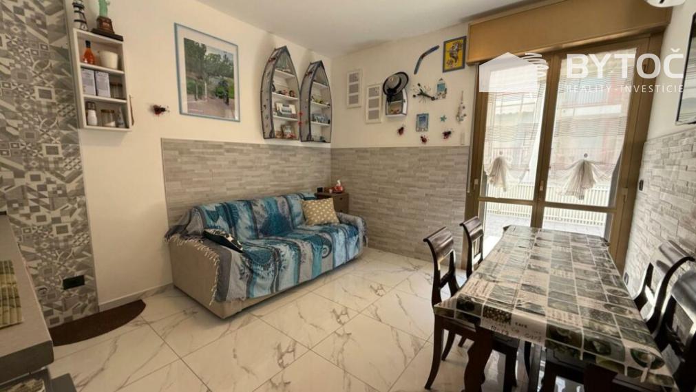 PREDANÉ! Svetlý 2-izb. apartmán s obrovskou terasou a parkovaním v Taliansku Bibione