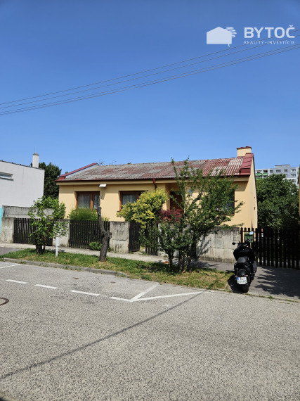 BYTOČ RK – Predaj - dva rodinné domy - ideálne pre dvojgeneračné bývanie, resp. podnikanie v Bratislave - Ružinov, Prievoz