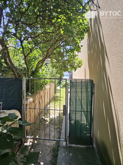 BYTOČ RK – Predaj - dva rodinné domy - ideálne pre dvojgeneračné bývanie, resp. podnikanie v Bratislave - Ružinov, Prievoz