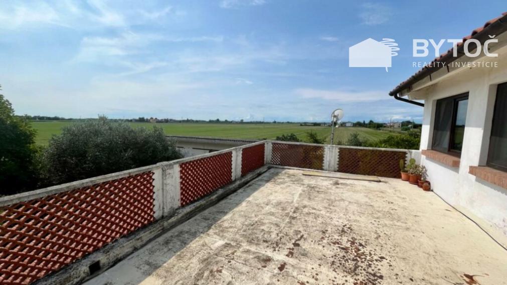 BYTOČ RK - samostatný 7-izb. RD v Taliansku neďaleko mora s krásnou záhradou 2.000 m2 - Fossalon