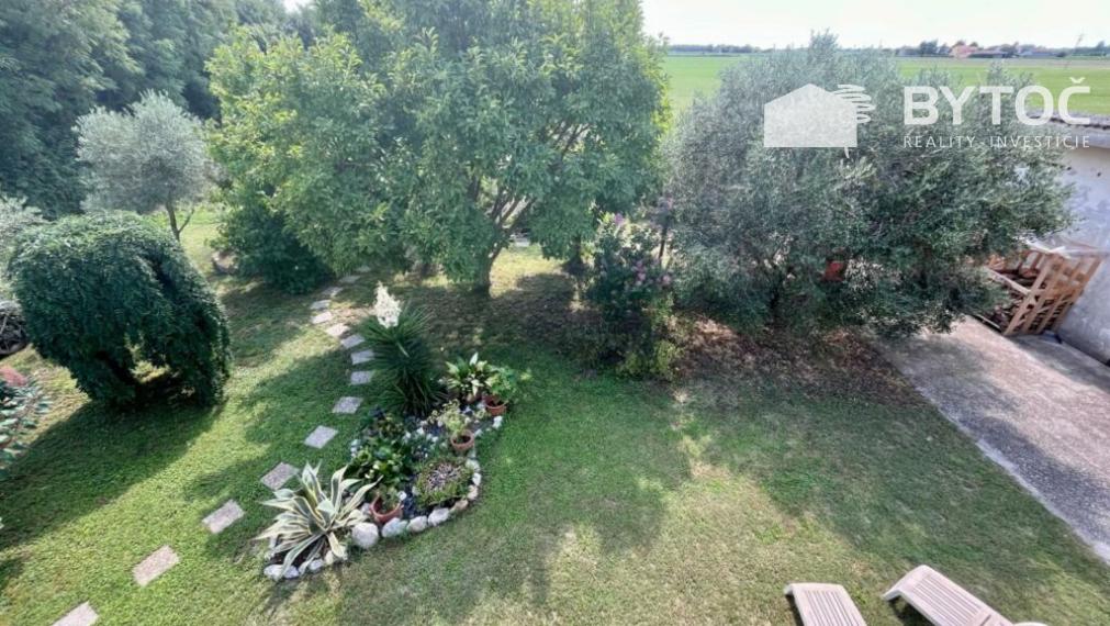 BYTOČ RK - samostatný 7-izb. RD v Taliansku neďaleko mora s krásnou záhradou 2.000 m2 - Fossalon