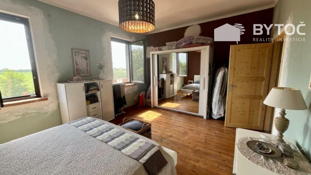 BYTOČ RK - samostatný 7-izb. RD v Taliansku neďaleko mora s krásnou záhradou 2.000 m2 - Fossalon