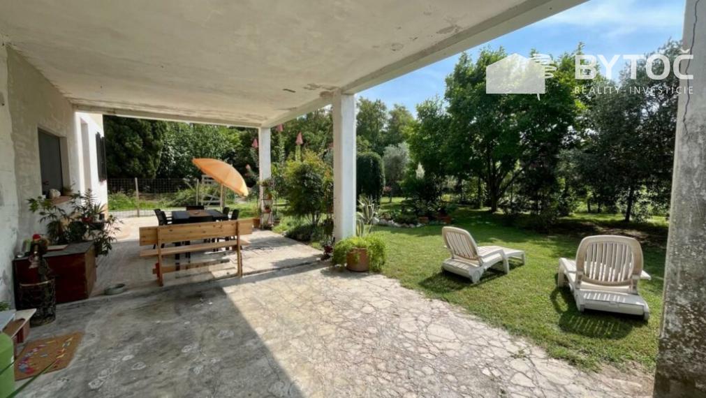 BYTOČ RK - samostatný 7-izb. RD v Taliansku neďaleko mora s krásnou záhradou 2.000 m2 - Fossalon