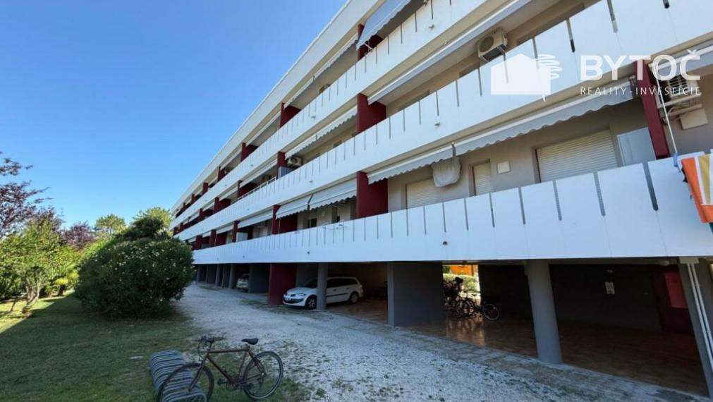 BYTOČ RK - svetlý 2-izb. apartmán s terasou a parkovaním v Taliansku Bibione