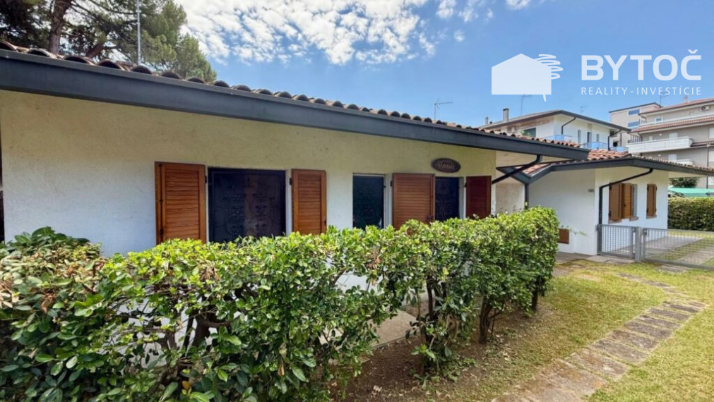 BYTOČ RK - 3-izb. radový RD/chata so záhradkou a krytým parkovaním v Taliansku - Bibione