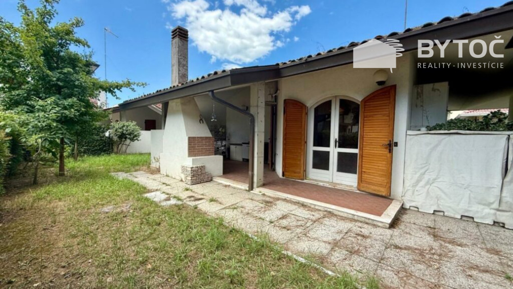 BYTOČ RK - 3-izb. radový RD/chata so záhradkou a krytým parkovaním v Taliansku - Bibione