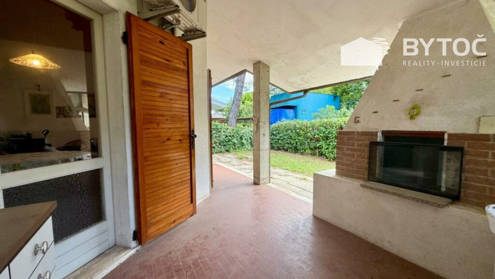 BYTOČ RK - 3-izb. radový RD/chata so záhradkou a krytým parkovaním v Taliansku - Bibione
