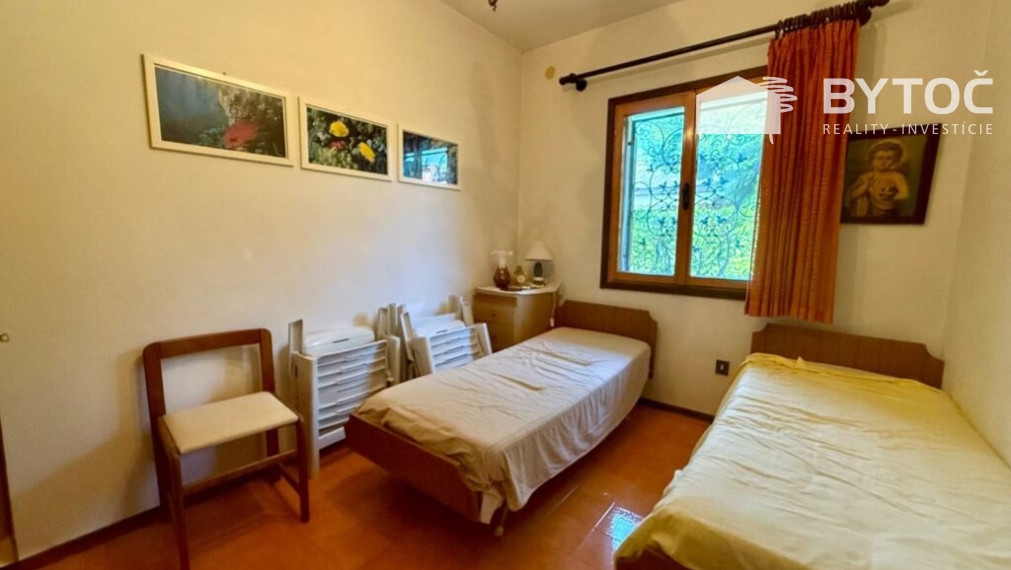 BYTOČ RK - 3-izb. radový RD/chata so záhradkou a krytým parkovaním v Taliansku - Bibione