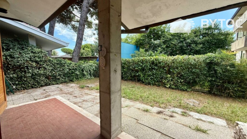 BYTOČ RK - 3-izb. radový RD/chata so záhradkou a krytým parkovaním v Taliansku - Bibione