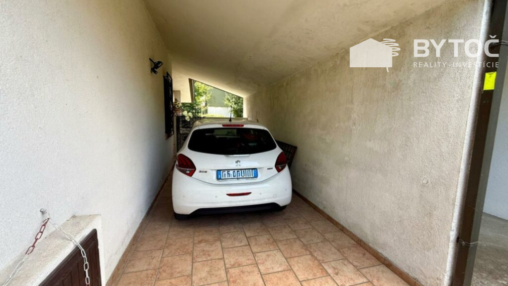 BYTOČ RK - 3-izb. radový RD/chata so záhradkou a krytým parkovaním v Taliansku - Bibione