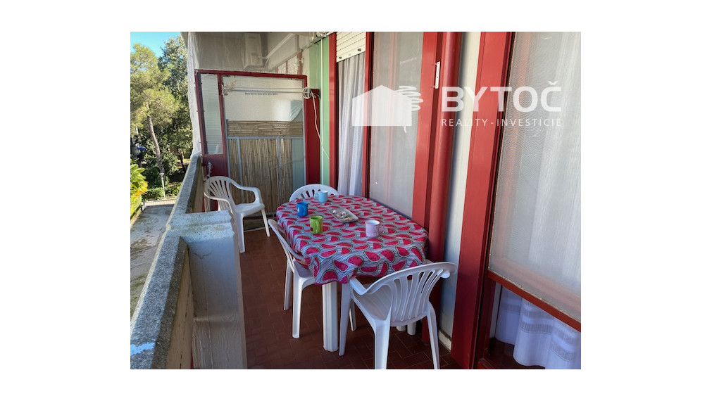 PREDANÉ! - 1-izb. štúdio s terasou a parkovaním v Taliansku na ostrove Grado - Pineta