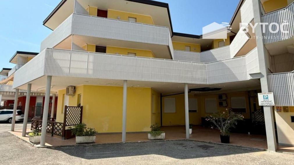 BYTOČ RK - zrekonštruovaný 2-izb. apartmán s terasou a parkovaním v Taliansku - Bibione