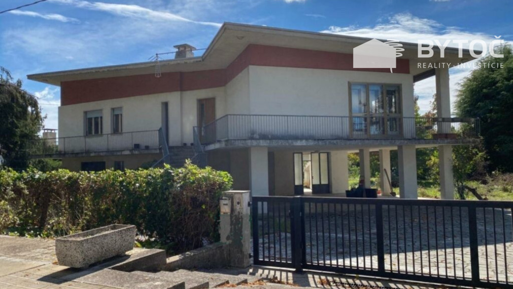 PREDANÉ! 4-izb. RD v Taliansku neďaleko pobrežia s veľkým pozemkom 3600m2 - Porpetto